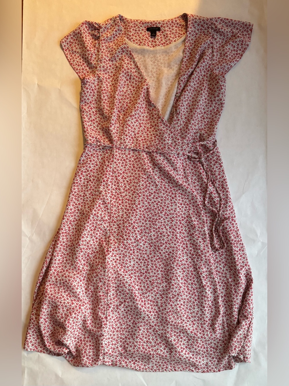 Ann Taylor White Dress with Red Floral Print - size 6